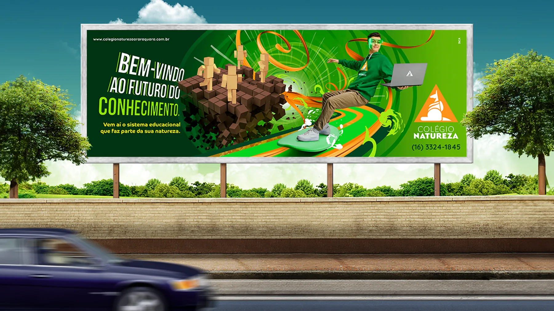 Outdoor da campanha do Colégio Natureza instalado em via pública